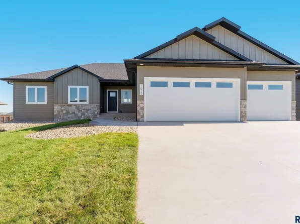 1612 W Bennett Dr, Brandon, SD 57005