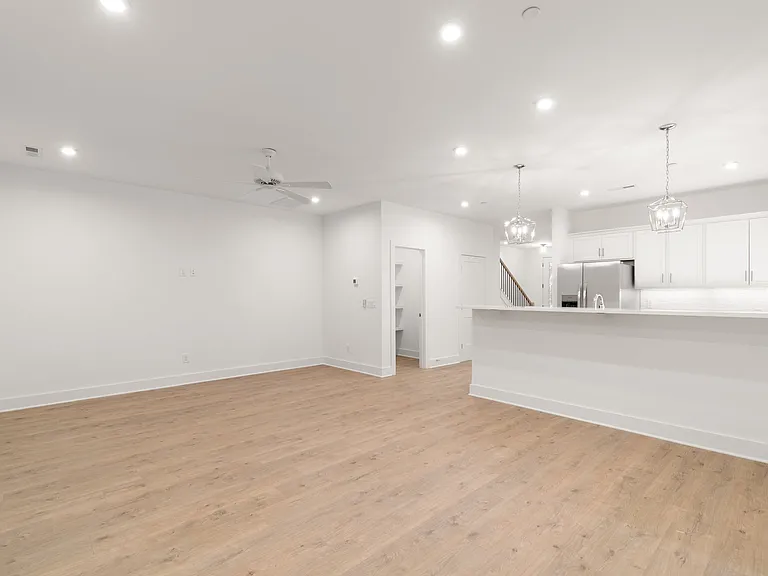 172 Leggo Ave — Photo 12