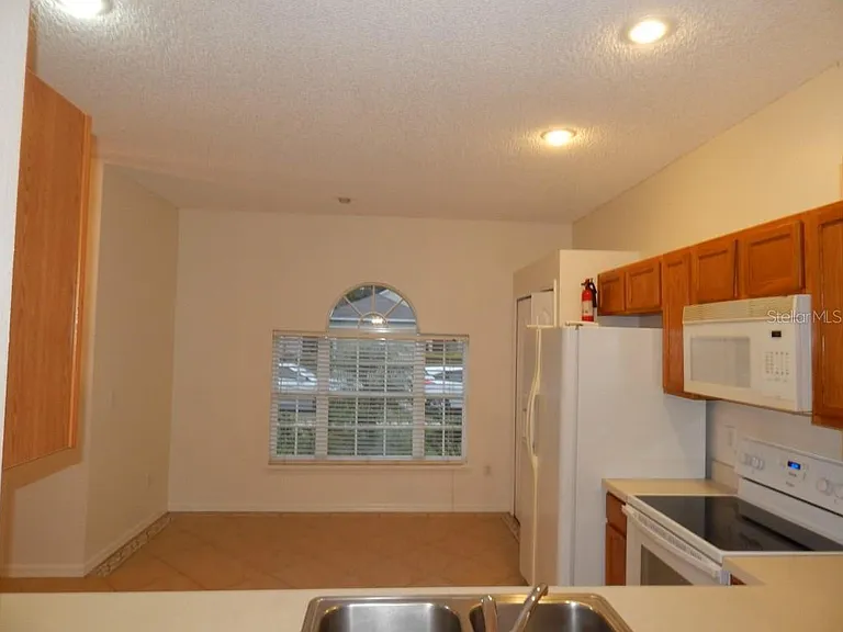 4434 Waterside Pointe Cir — Photo 4