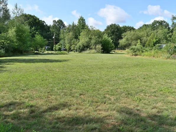 218 Kennedy Rd, Houghton Lake, MI 48629