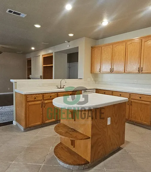 571 Zurich Dr — Photo 25