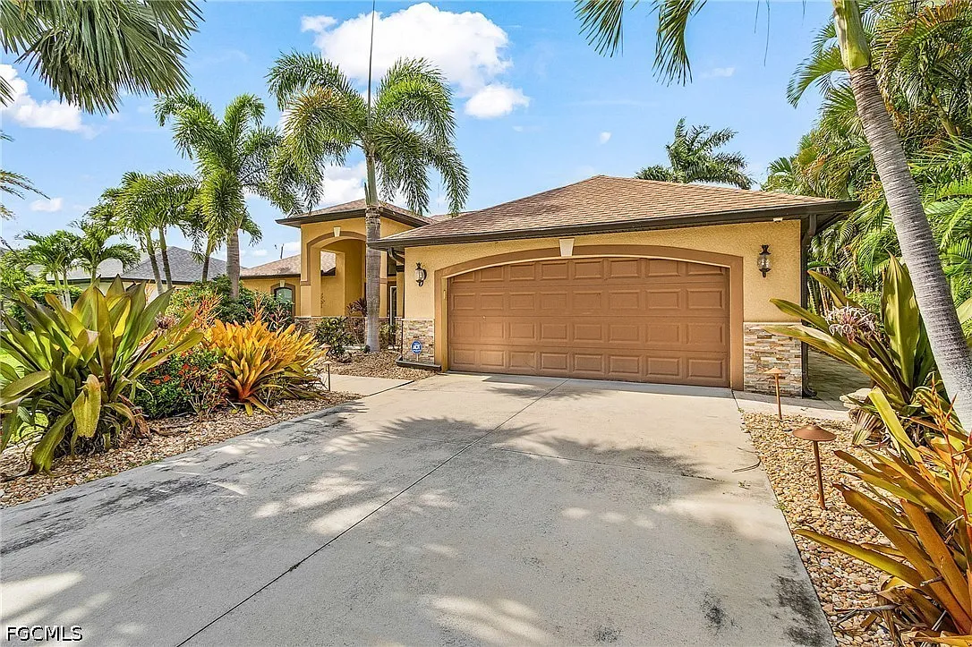 3 bed, 2.0 bath, 1737 sqft, $4,850 — Photo 1