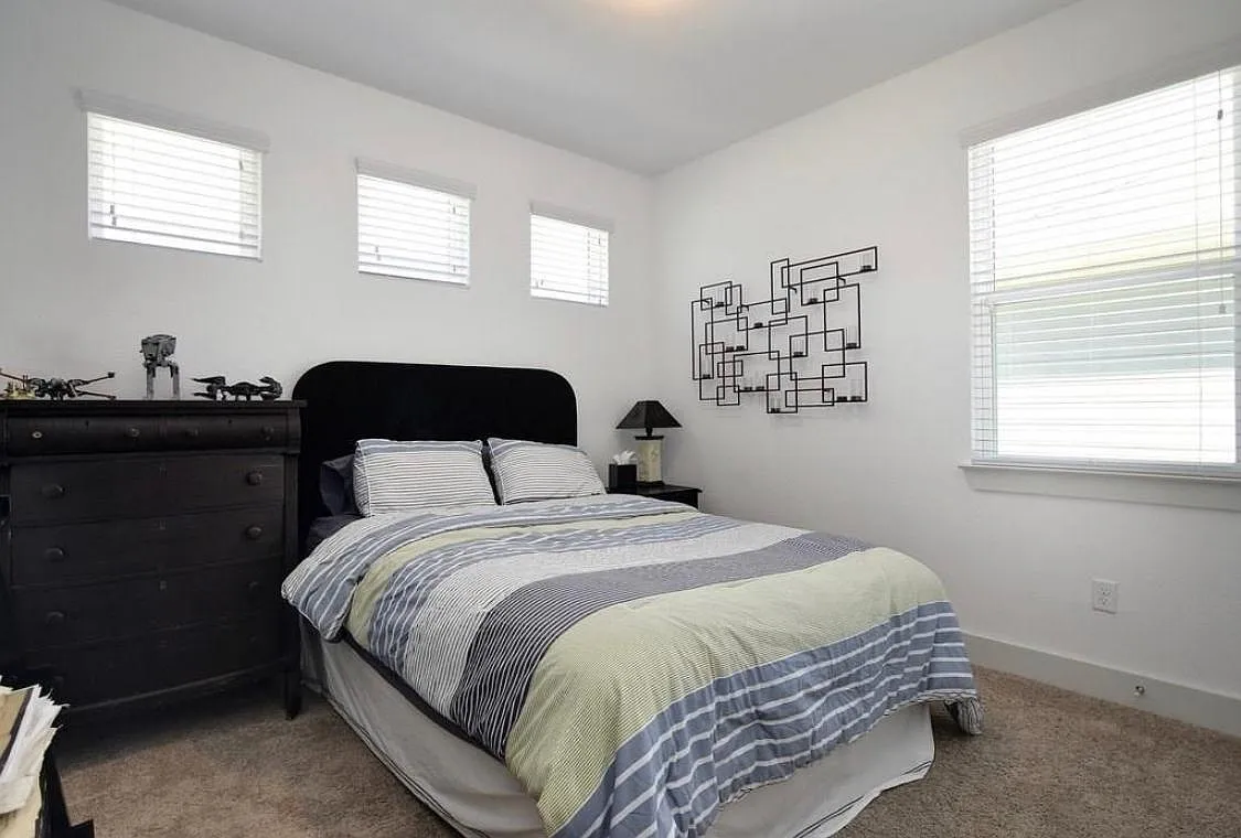 3 bed, 2.5 bath, 1884 sqft, $3,250 — Photo 1