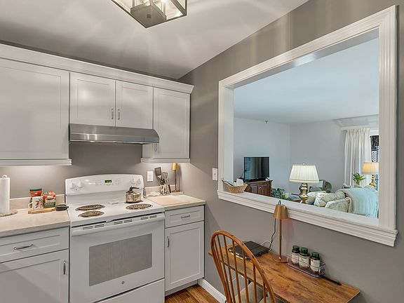 3rd image of 332 Parkside Road #2