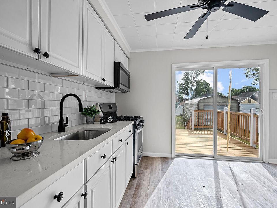 1st image of 211 Cedar Ave