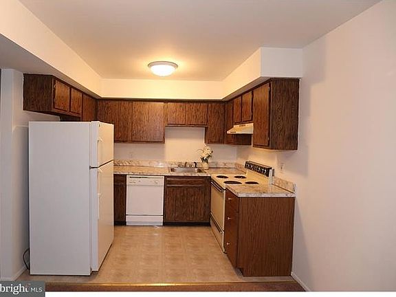 3rd image of 5200 Hilltop Dr Unit 480