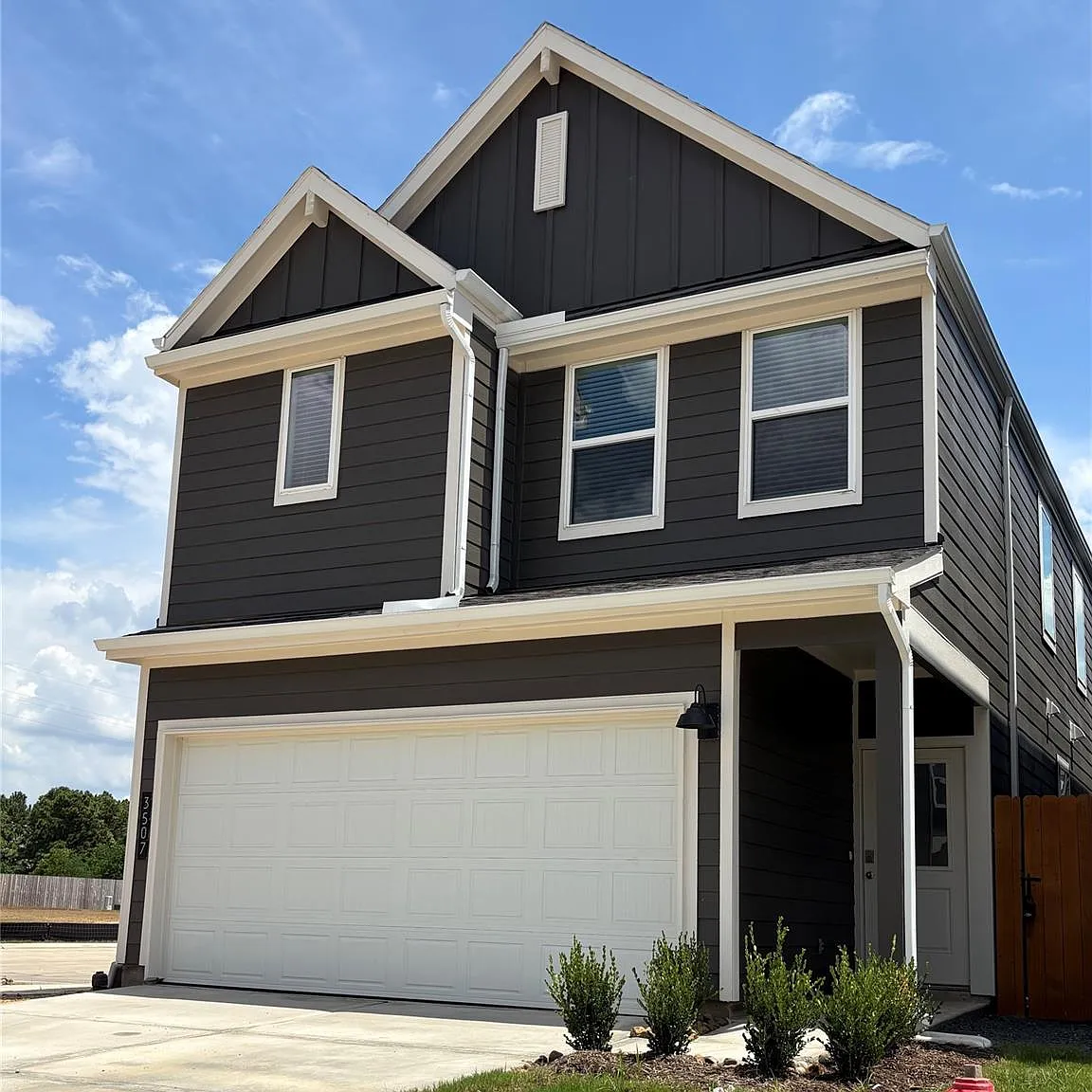 4 bed, 2.5 bath, 2275 sqft, $2,700 — Photo 1