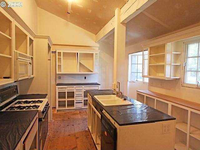 2nd image of 18462 SW Donlee Way