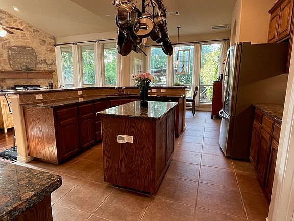 4th image of 759 Peach Ln