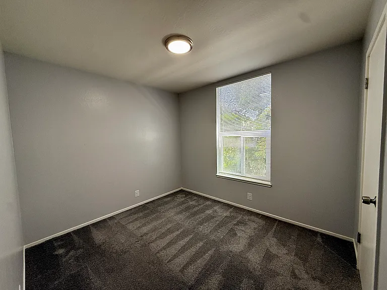 475 Alcatraz Ave #8 — Photo 12