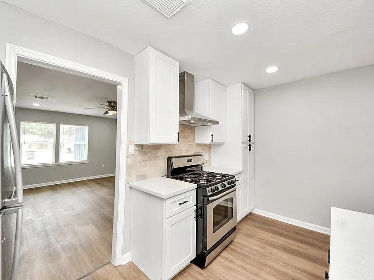 710 Canary Cir — Photo 17