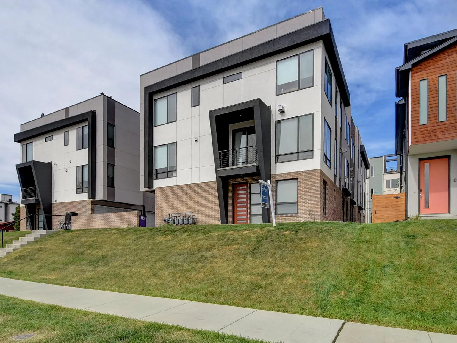 1805 Grove St — Photo 3