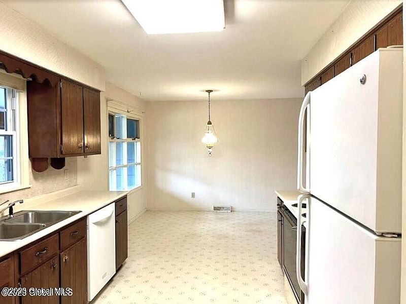 4th image of 6 Collegeview Drive