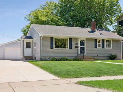 2048 Villard Ave, Saint Paul, MN, 55116