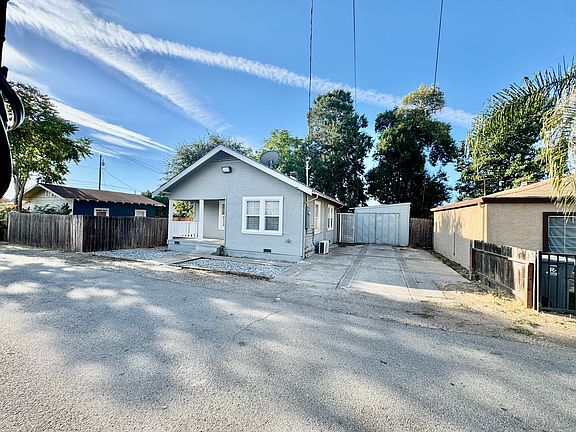 3rd image of 712 Fremont Way