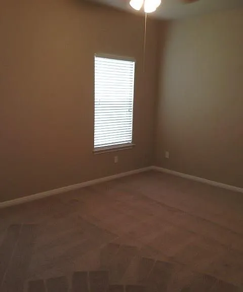 503 Gregory Ct — Photo 9