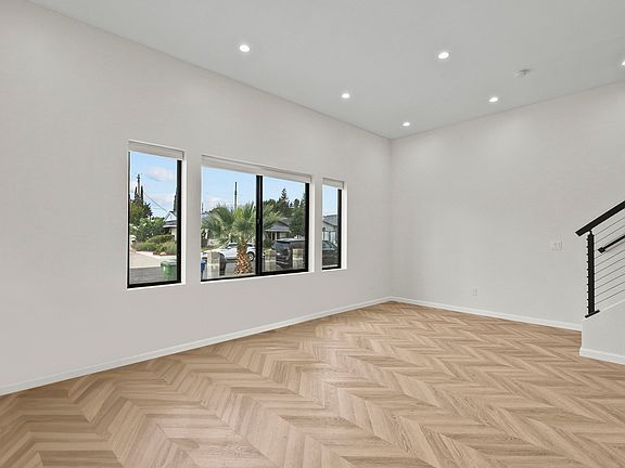 3rd image of 10006 Odessa Ave