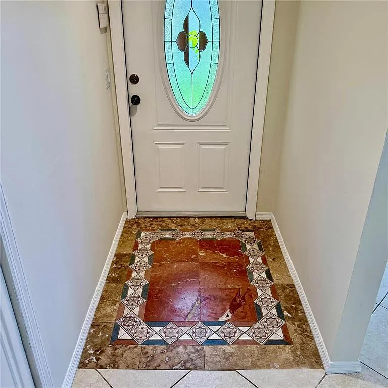 3 bed, 2.0 bath, 1230 sqft, $2,900 — Photo 2
