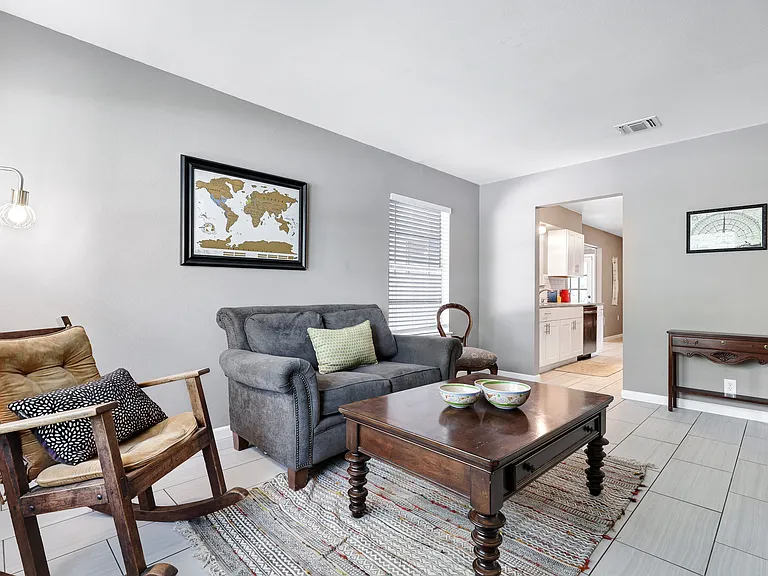 35 Storeywood Dr — Photo 6