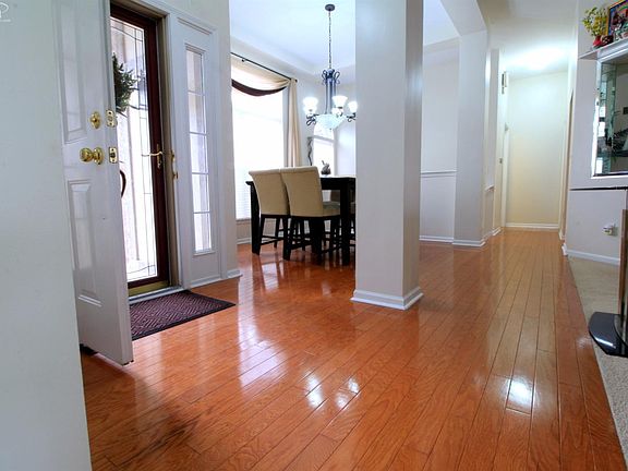 3rd image of 4187 Maplewood Meadows Ave