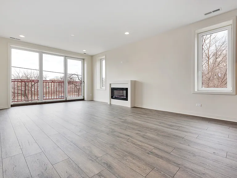 2824 W Van Buren St #302 — Photo 11