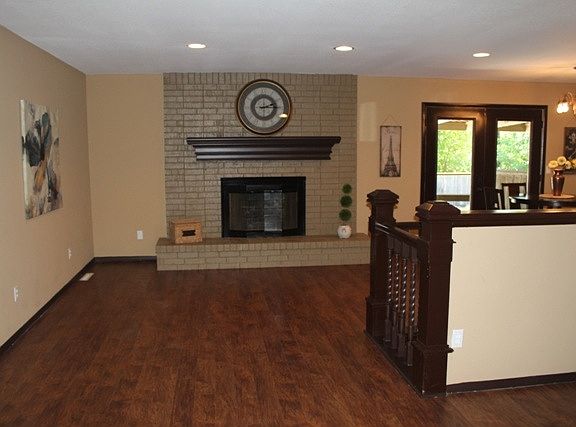 3rd image of 15 E Frontier Ln
