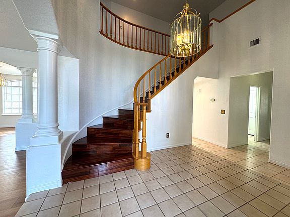 4th image of 7913 Waterfalls Ave