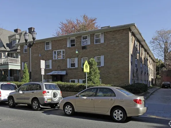 590 Bergen Avenue image 1 of 7