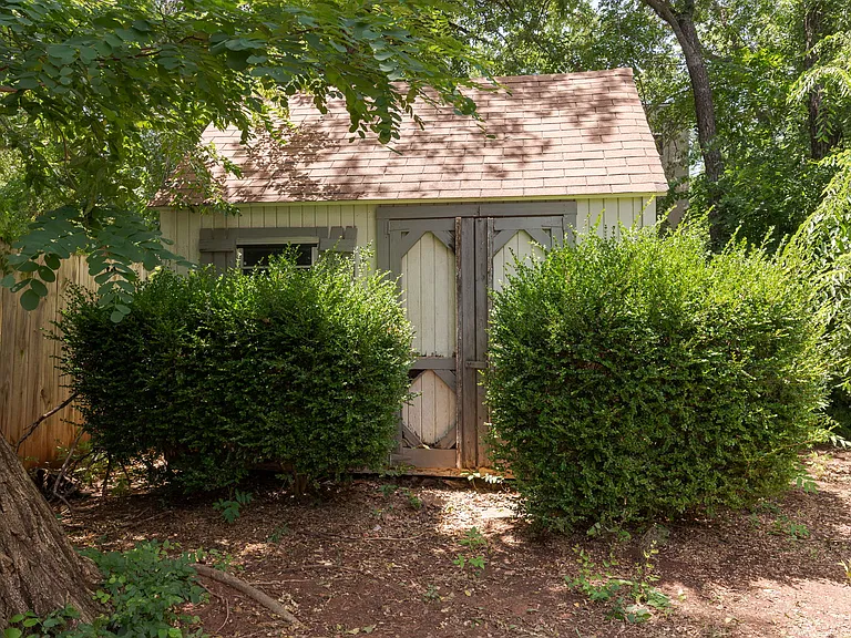 1131 Lombardy Rd — Photo 32