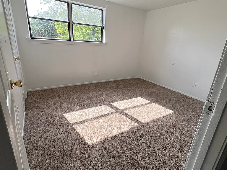 486 Mercury Dr — Photo 11