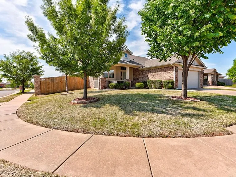 19112 Hecho Dr — Photo 4