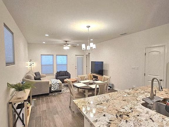 4th image of 2161 Grove Ln