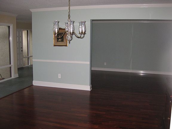 Dining Rm 14' 4" x 15' 10"