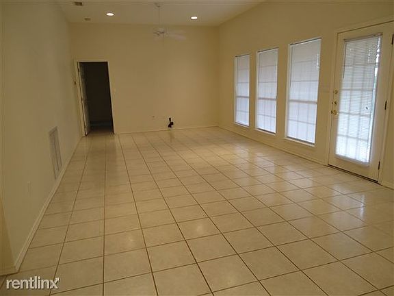 313 Crosswinds Living Room