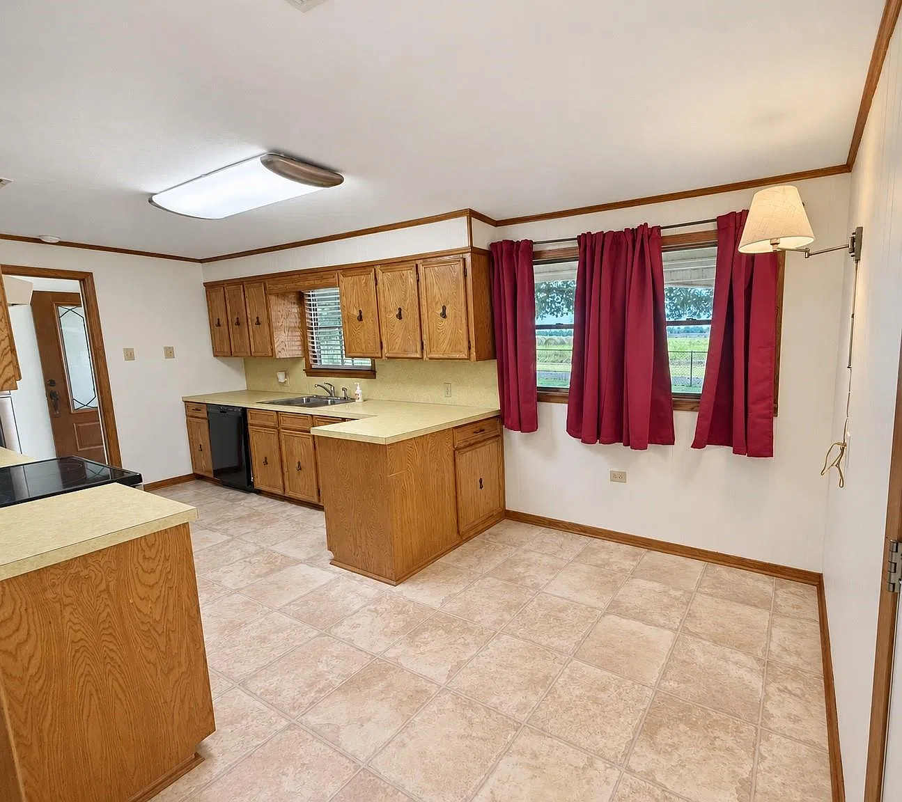 3 bed, 1.5 bath, 1424 sqft, $1,650 — Photo 3