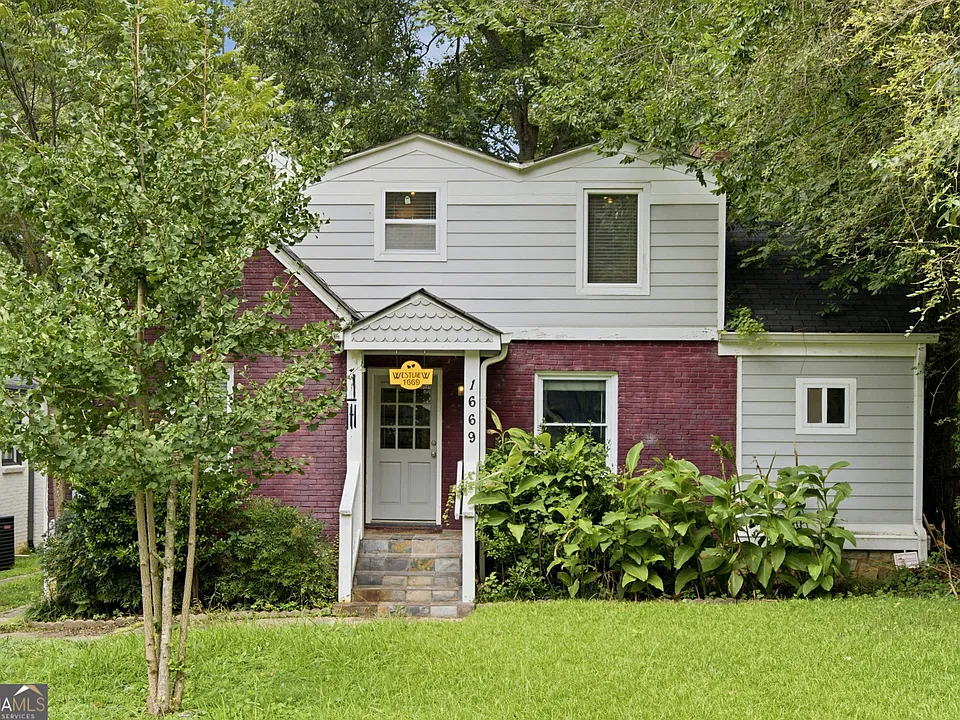 1669 Emerald Ave SW
