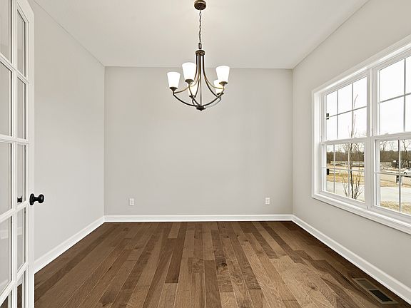 5th image of 139 SE Briar Valley Ln