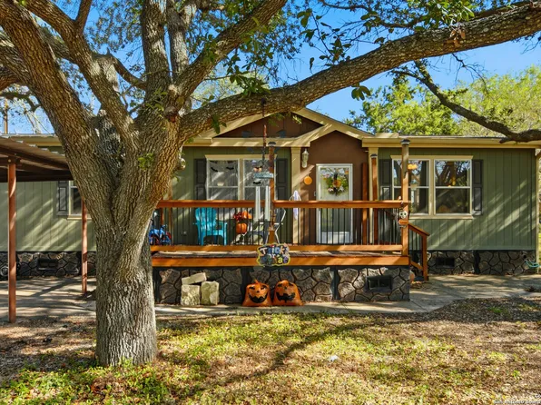102 County Road 479, Castroville, TX 78009