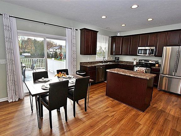 2nd image of 15 Stone Hollow Dr