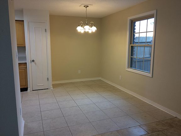 3rd image of 200 Georgetown B Dr