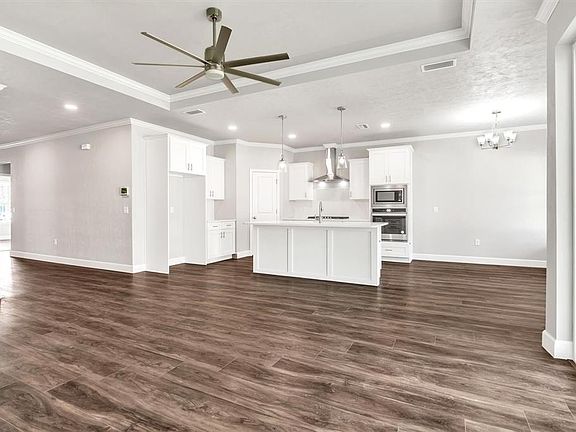 4th image of 1140 SW 67th St