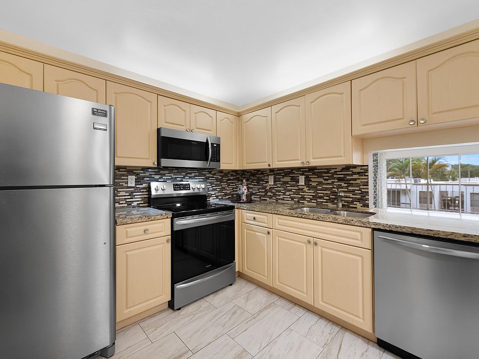 1st image of 483 N Pine Island Road #C304