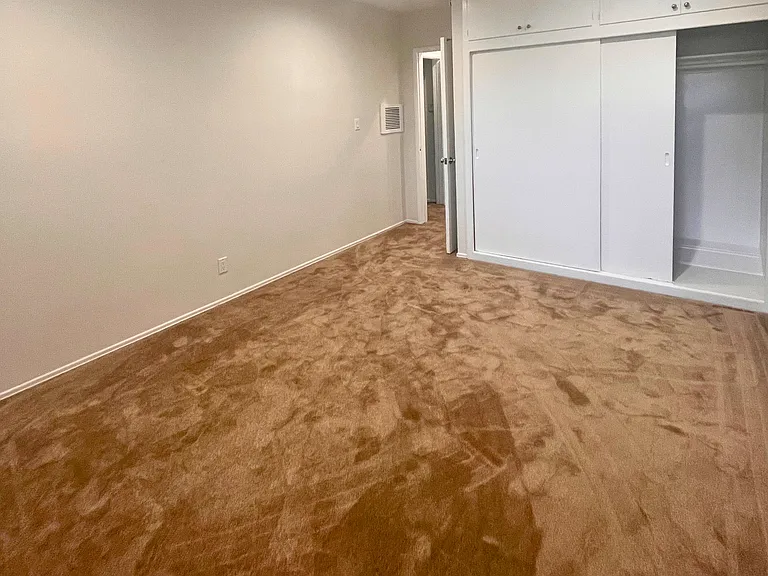 251 N El Molino Ave #12 — Photo 4