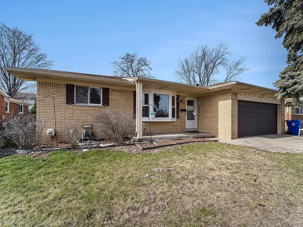 32163 Kelly Rd, Fraser, MI 48026