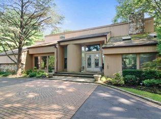 14 Ursuline Ct, Oyster Bay, NY 11771
