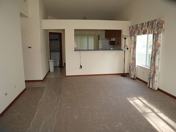 3rd image of 2464 Hillsboro Ln
