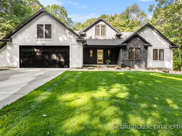 9241 Lakeshore Dr, West Olive, MI 49460