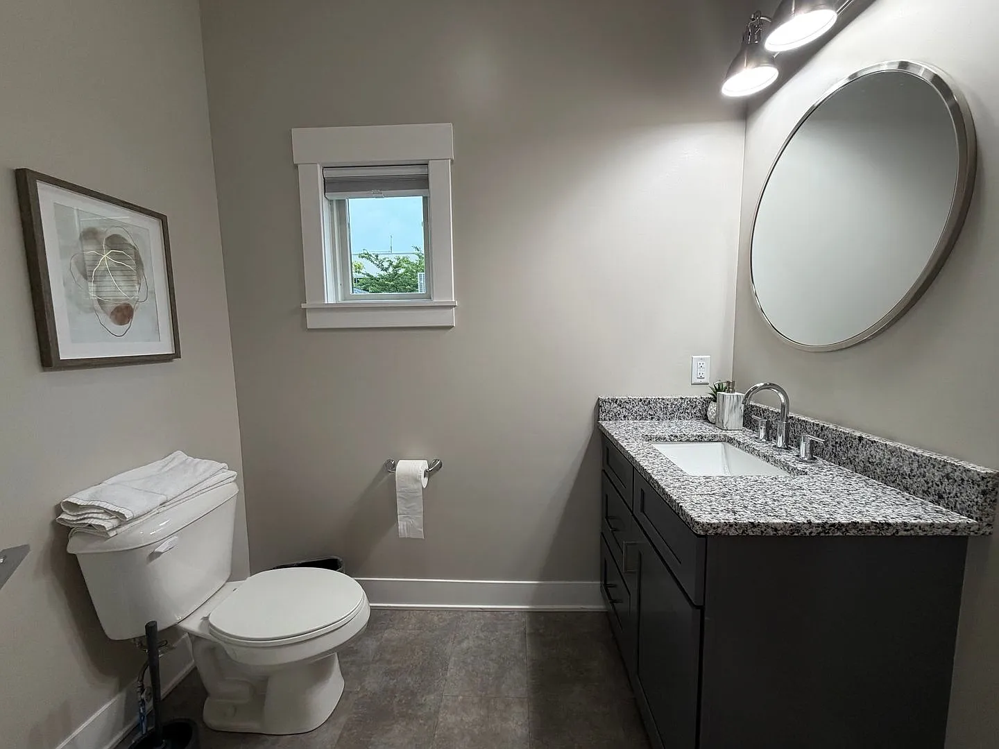406 E 6th St - 4 Bed/4 Bath - Fully Furnished - Located Right By Kirkwood! — Photo 2