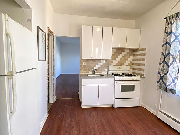 3rd image of 8 Vermont St APT 1