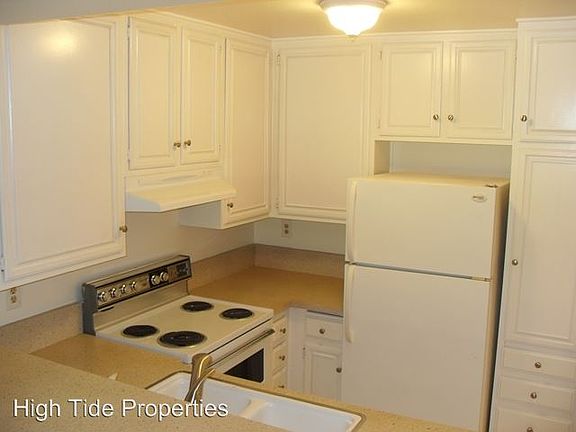 4th image of 6924 Hyde Park Dr Unit 114